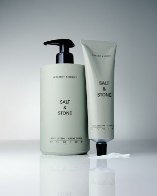 Pre chvíle pohody doma aj na cestách 🤍 Vaše obľúbené telové mlieko Salt & Stone teraz nájdete na e-shope v dvoch...